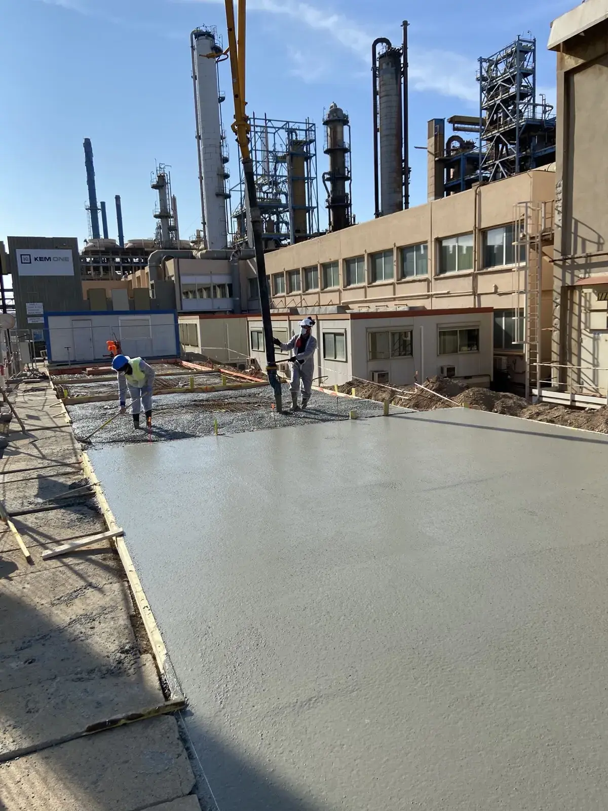 Coulage du béton en cours sur le chantier Four Poche ArcelorMittal