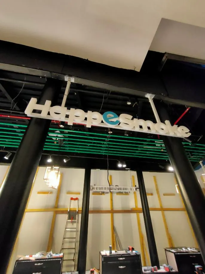Enseigne en façade du kiosque Happesmoke